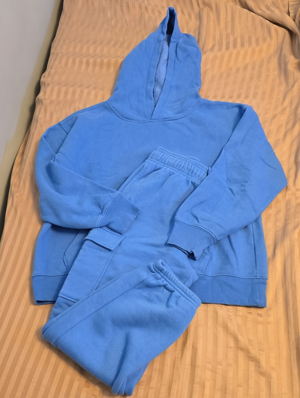 GAP Vintage Sweater & Blue Cargo Sweatpants for Kids